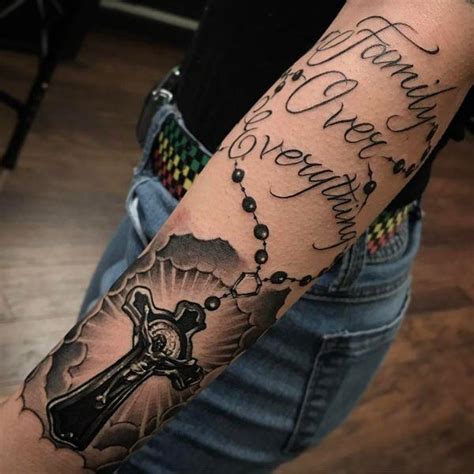 25 Lindas ideas de tatuajes de rosario